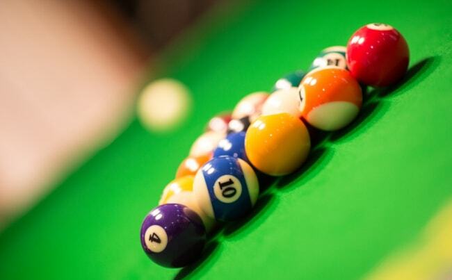 打台球时新手必须要掌握的技巧介绍